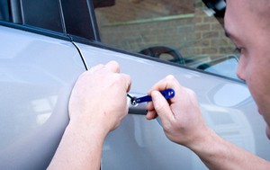 вскрытие дверей автомобиля в Одессе